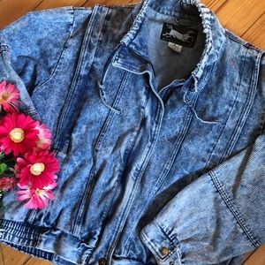 Vintage and Trendy Jean Jacket in EUC